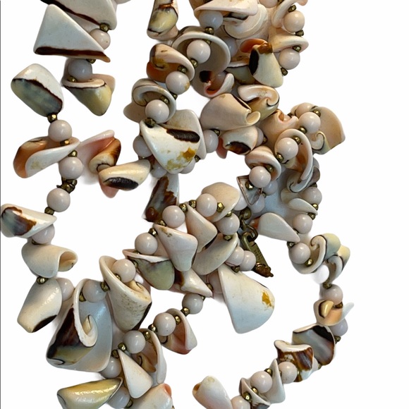 Vintage Miriam Haskel Shell necklace c1950s - Picture 2 of 5